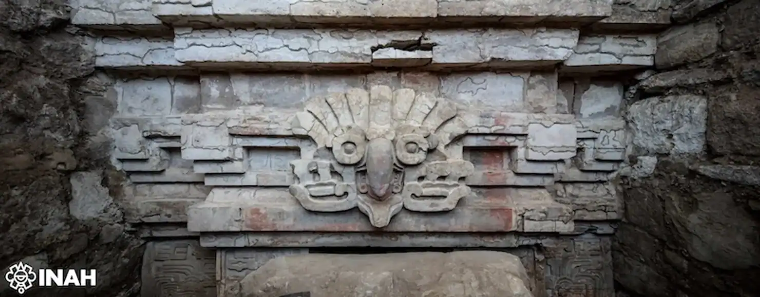 A photograph of the massive Owl. Credit: INAH.