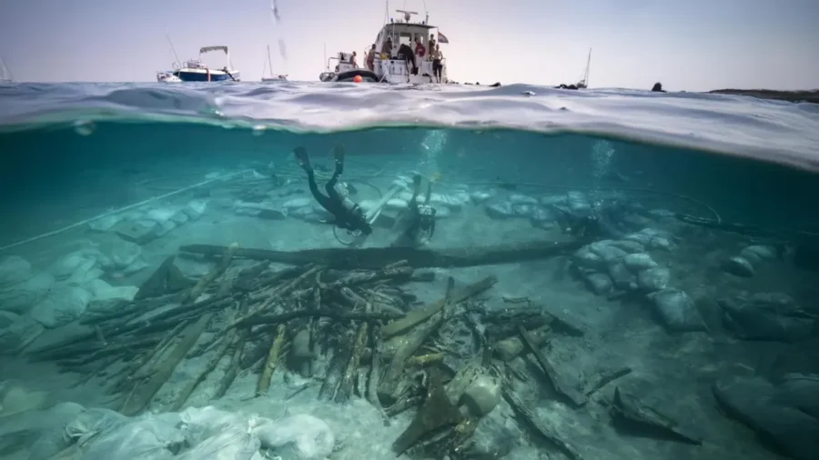 Archaeologists excavating the Ilovik–Paržine 1 Roman shipwreck in Croatia