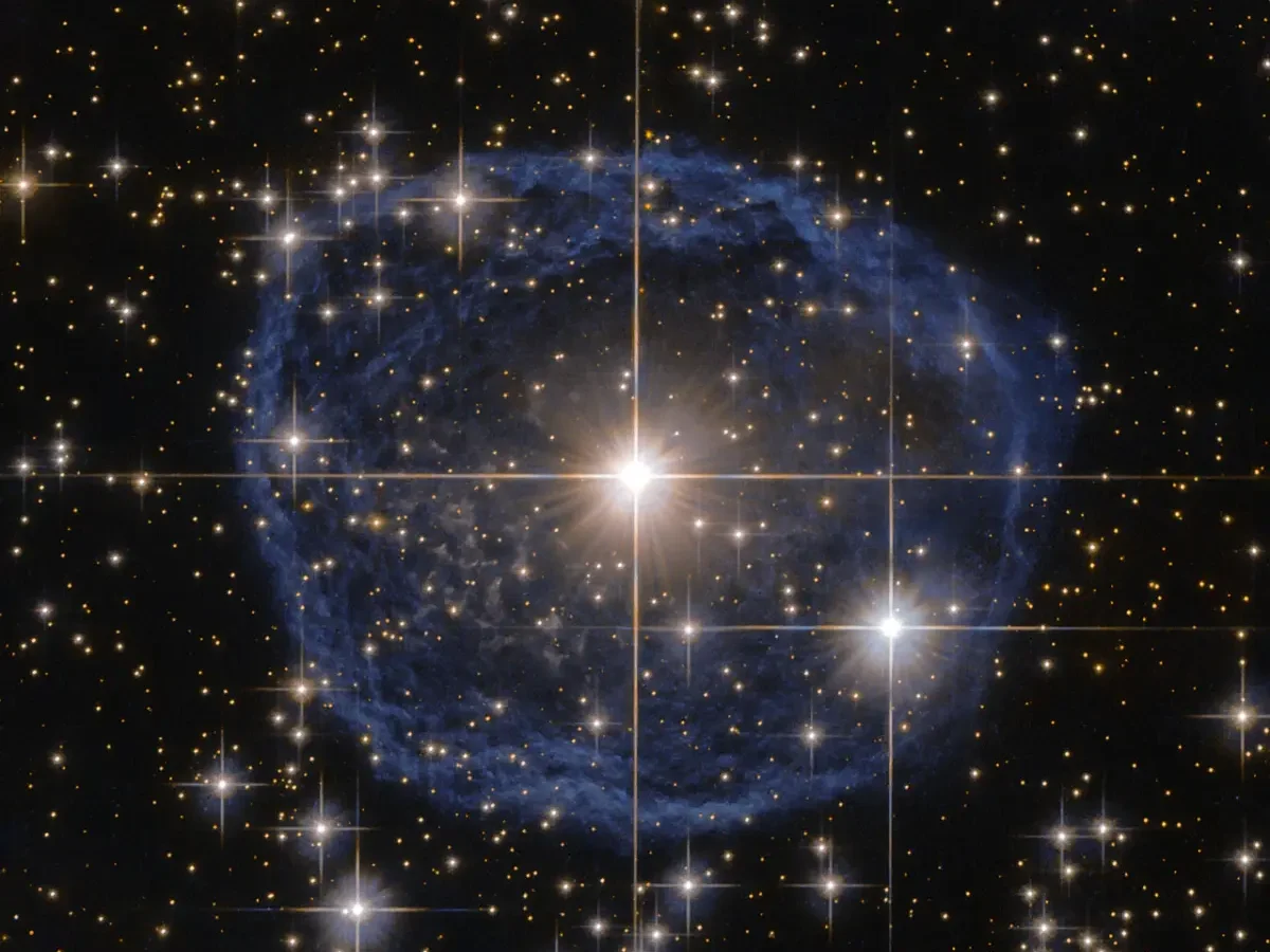 Hubble image of a glowing bubble of gas around an aging star