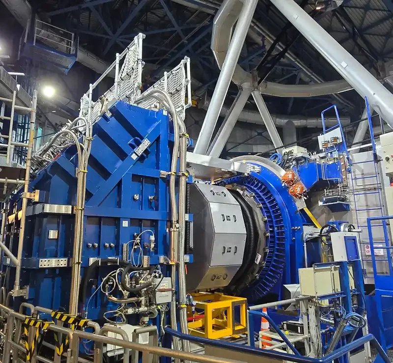 The MOONS spectrograph installed beside a telescope at ESO’s Very Large Telescope in Chile.