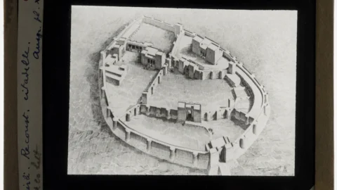 Public-domain reconstruction drawing of the Zincirli citadel showing its walls, gates and internal buildings.